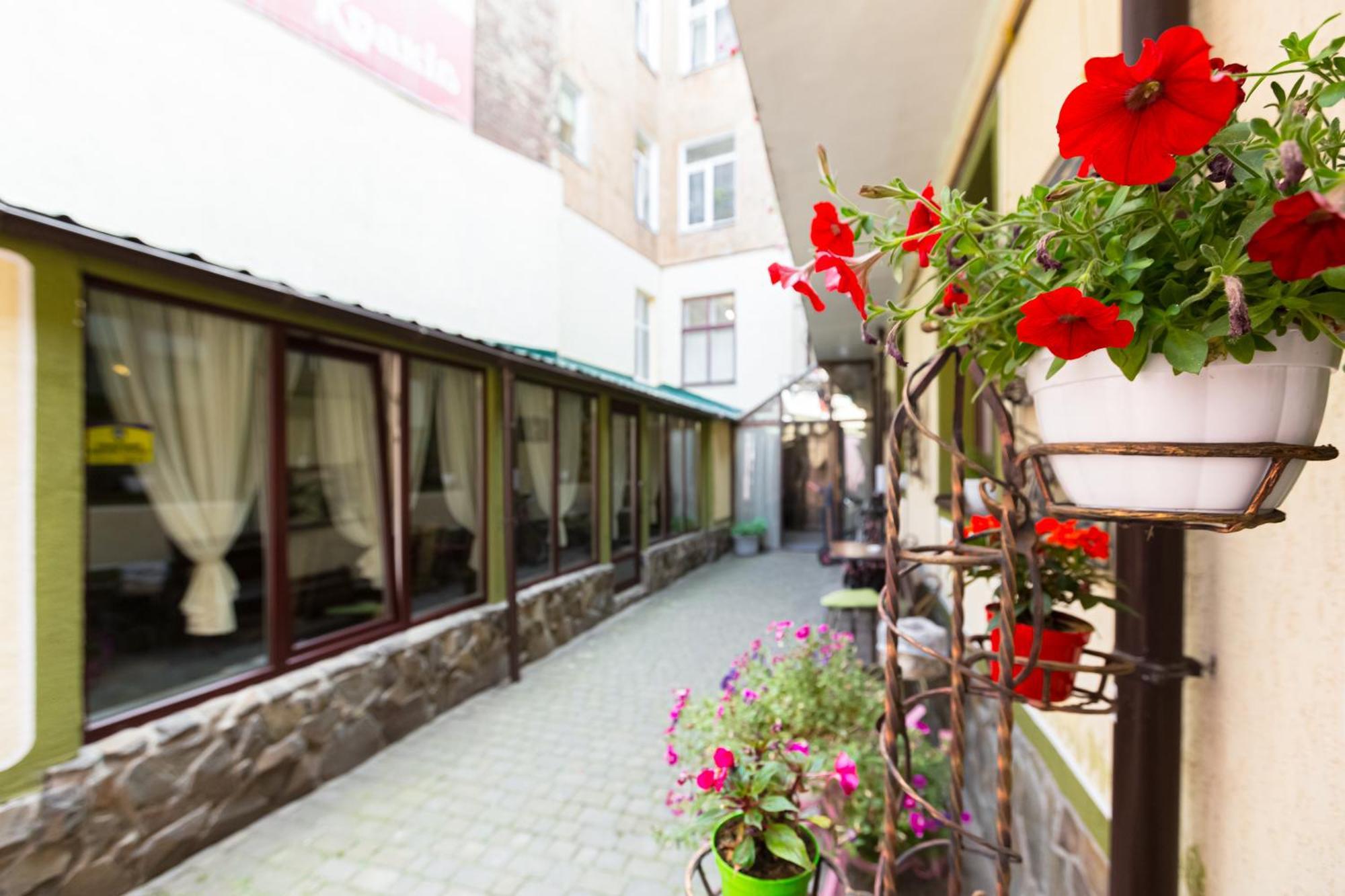 Hotel Staryi Krakiv Lemberg Exterior foto